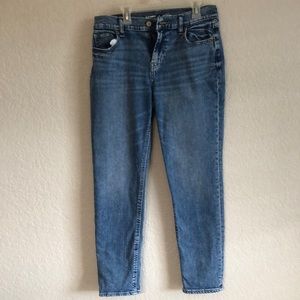 Old Navy Mid-rise boyfriend jeans. Size 2
